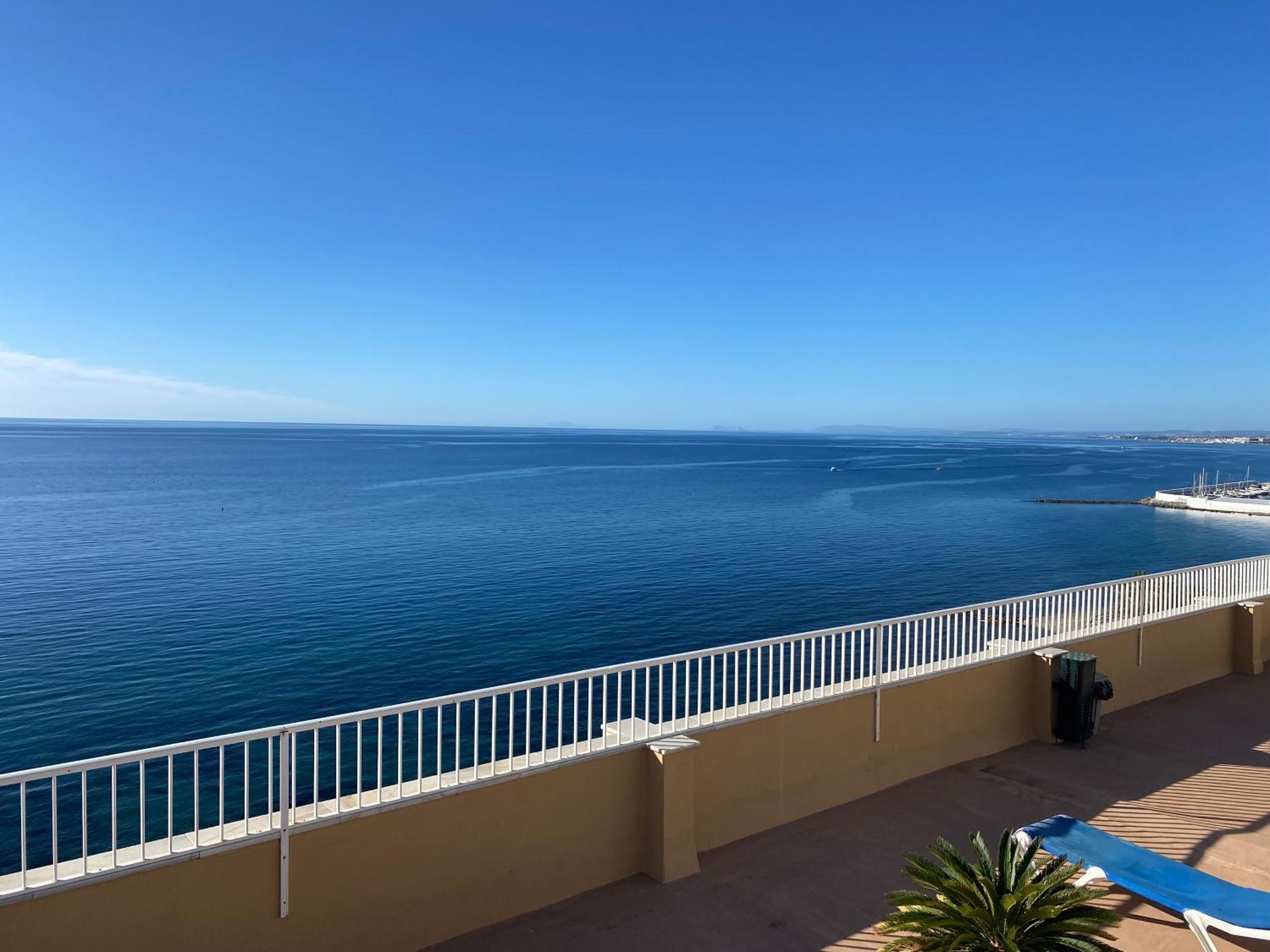 Marbella Beachfront Edificio Mayoral Primera Linea De Playa Y Centro Ciudad Con Barco Opcional Экстерьер фото