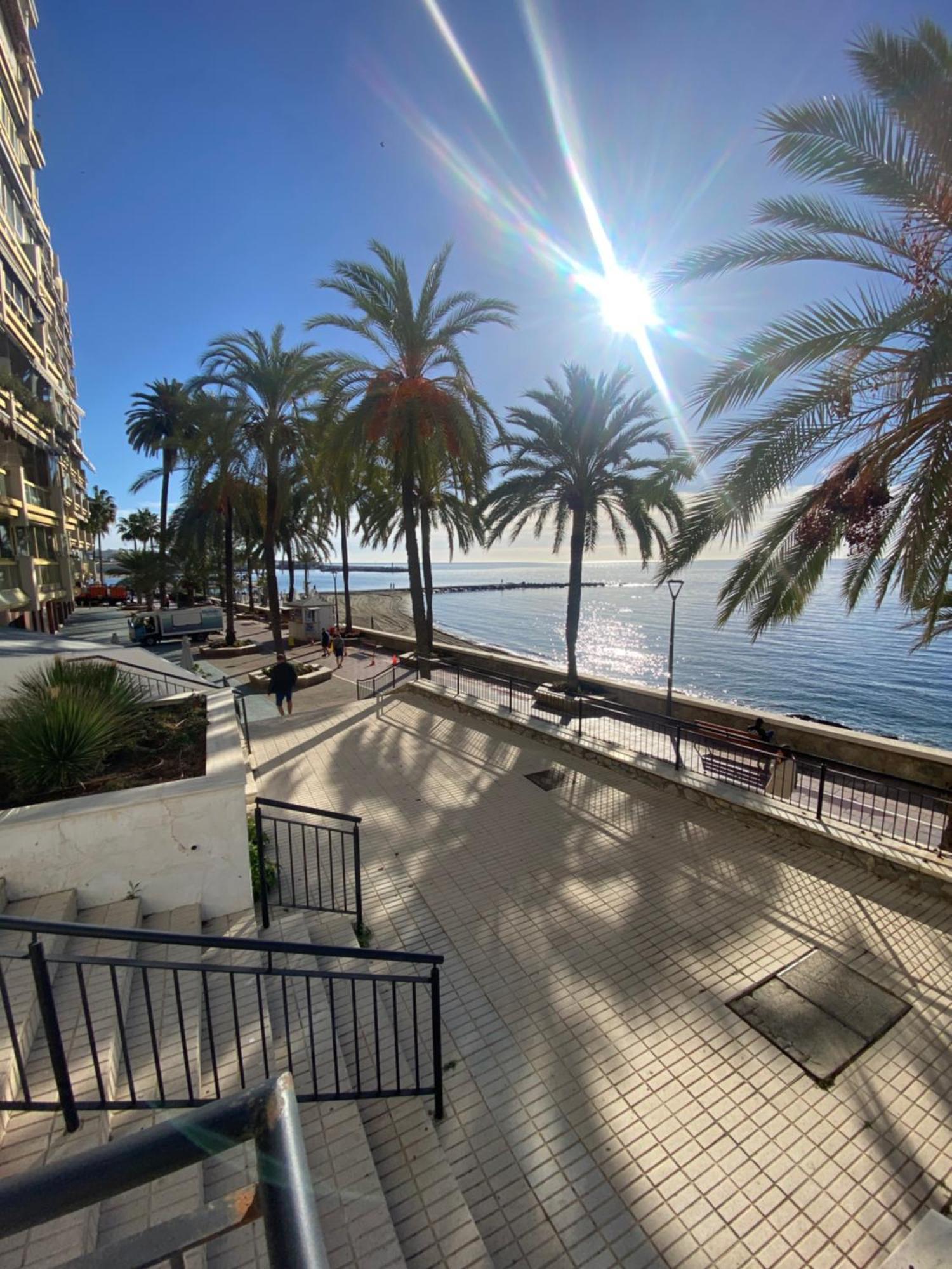 Marbella Beachfront Edificio Mayoral Primera Linea De Playa Y Centro Ciudad Con Barco Opcional Экстерьер фото