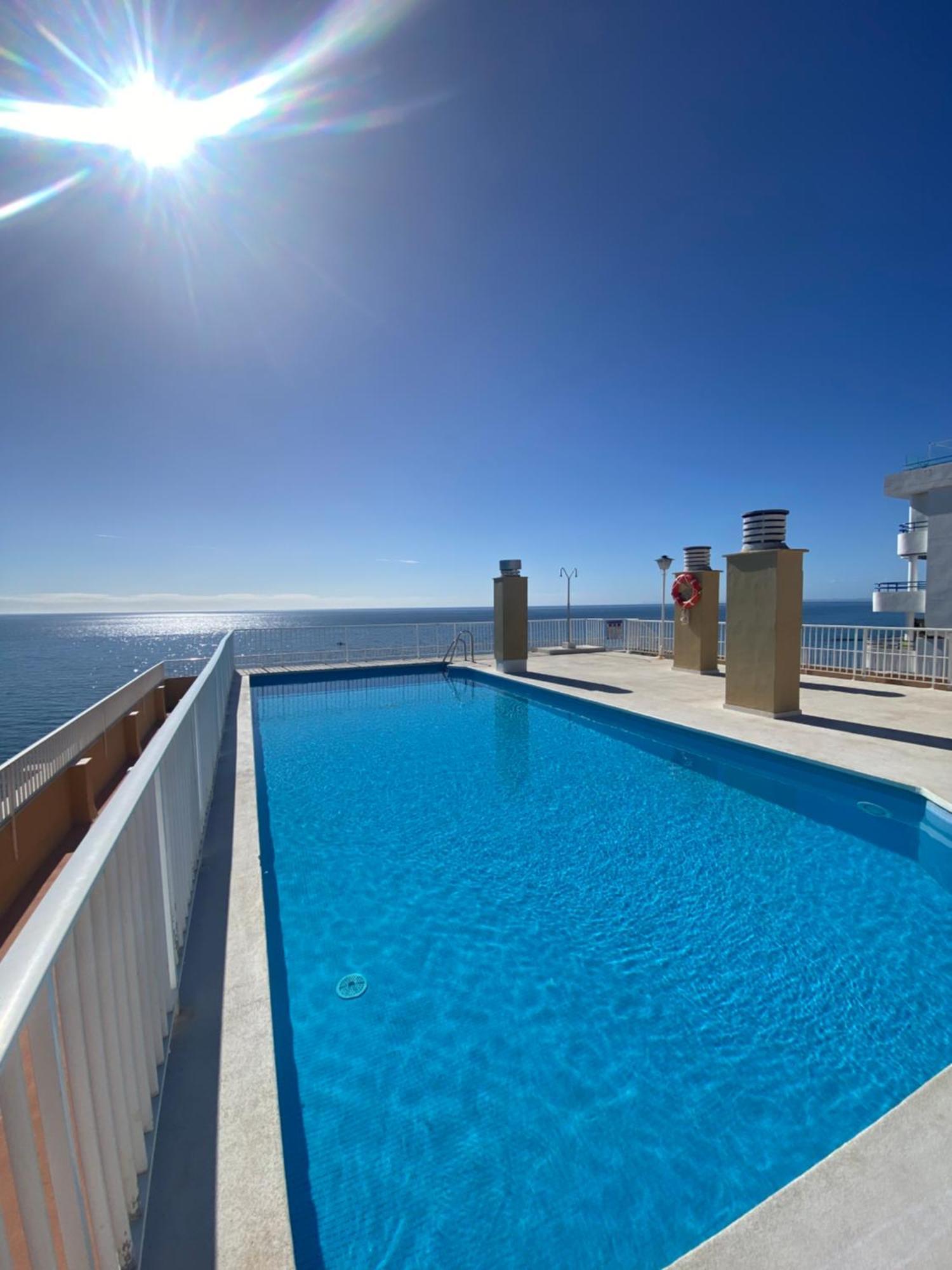 Marbella Beachfront Edificio Mayoral Primera Linea De Playa Y Centro Ciudad Con Barco Opcional Экстерьер фото