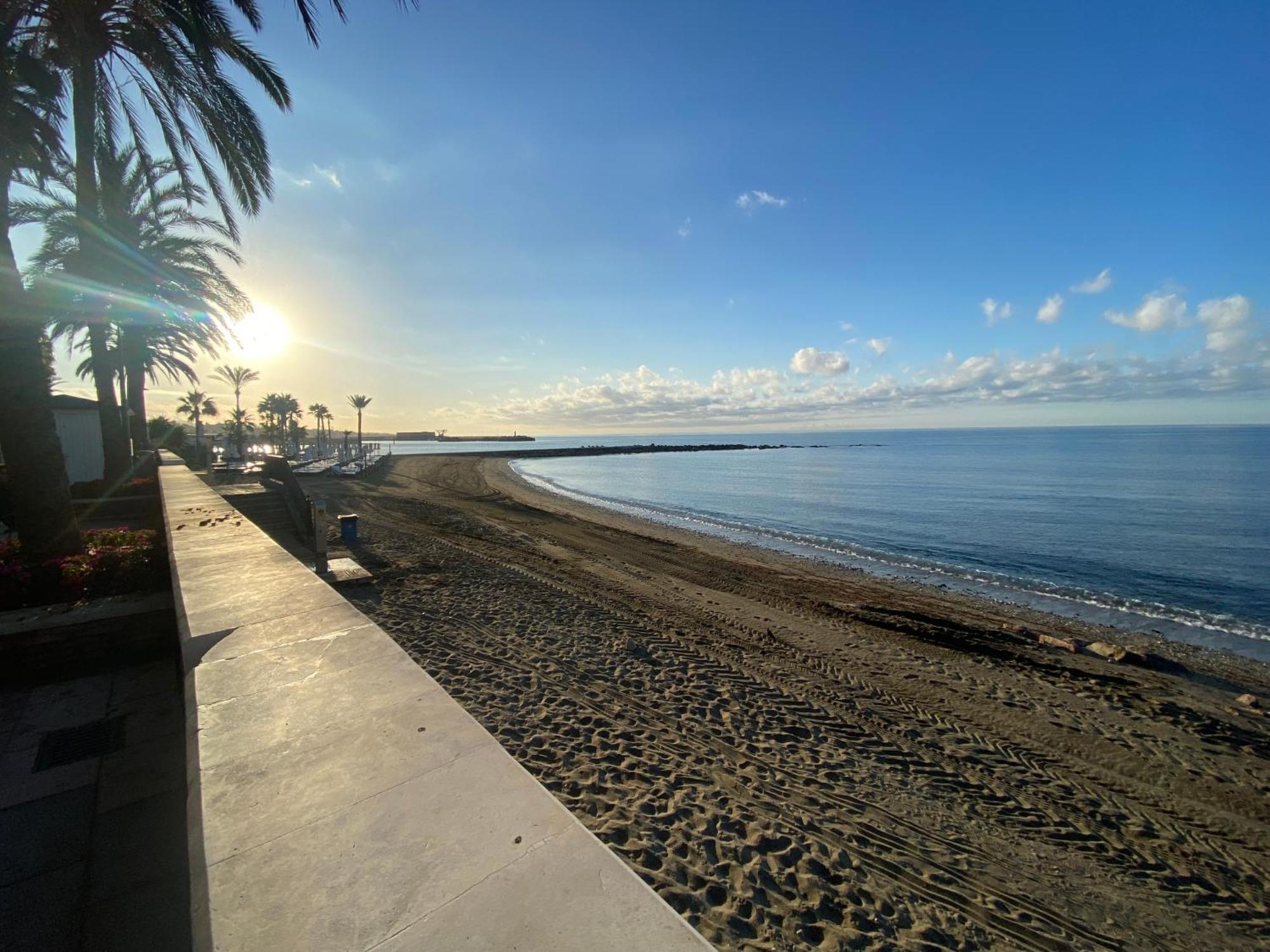 Marbella Beachfront Edificio Mayoral Primera Linea De Playa Y Centro Ciudad Con Barco Opcional Экстерьер фото